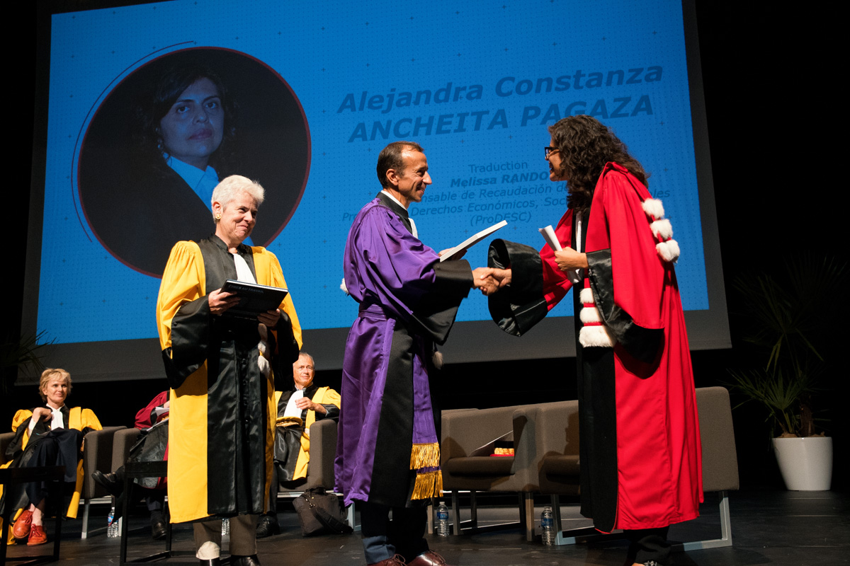 Alejandra C. Ancheita Pagaza reçoit le doctorat Honoris Causa